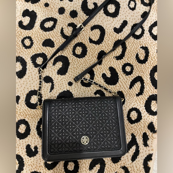 Tory Burch Handbags - ✨Price drop✨Beautiful Tory Burch handbag/crossbody